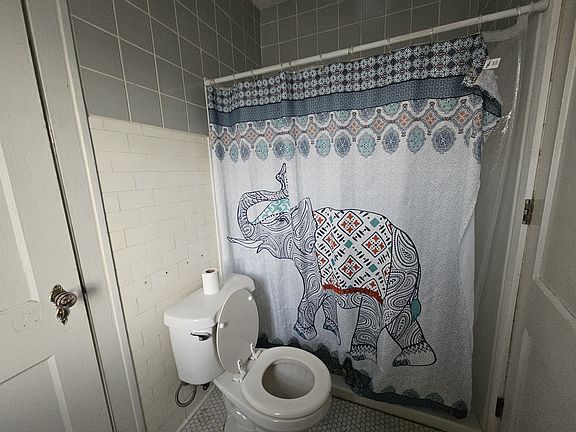 4th image of 42 Jefferson St #6