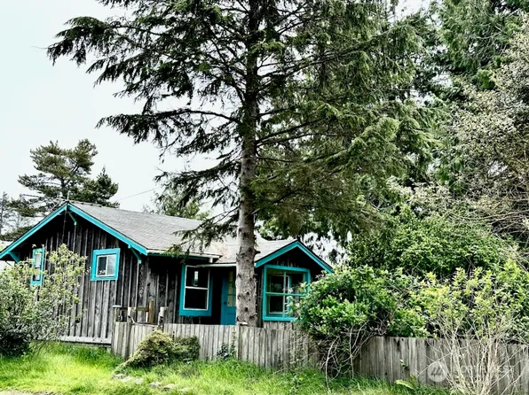 1202 32nd Street, Seaview, WA 98644