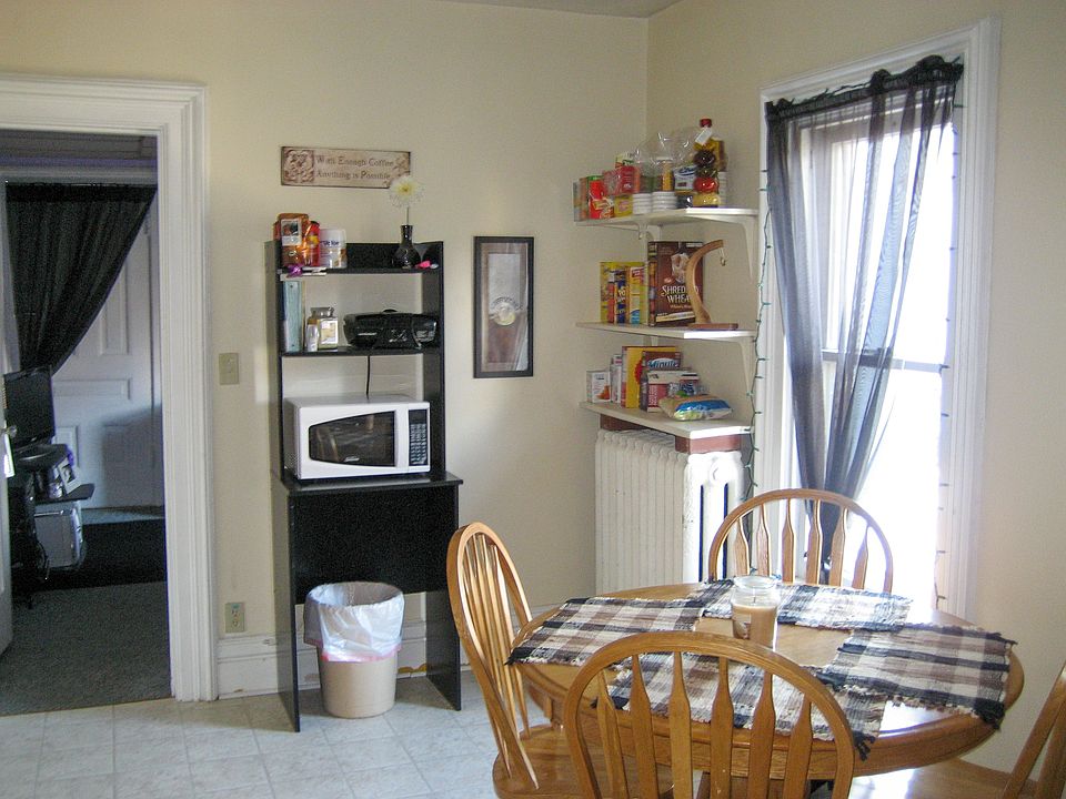 1st image of 226 W 5th St APT 6