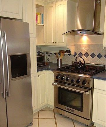 4th image of 186 E 10th St