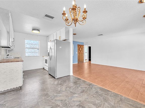5th image of 3158 La Luna Cir