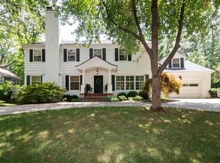 2521 Tomahawk Rd, Mission Hills, KS 66208