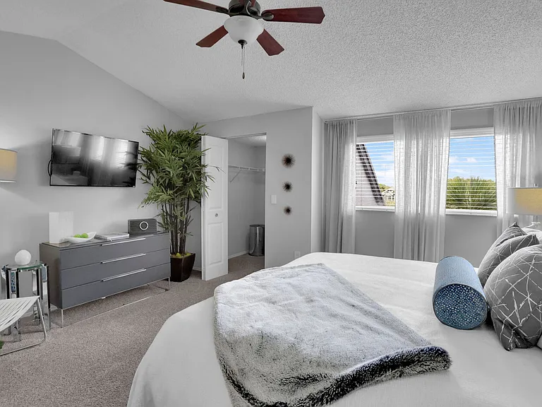 St. Tropez Townhomes & Villas — Photo 58