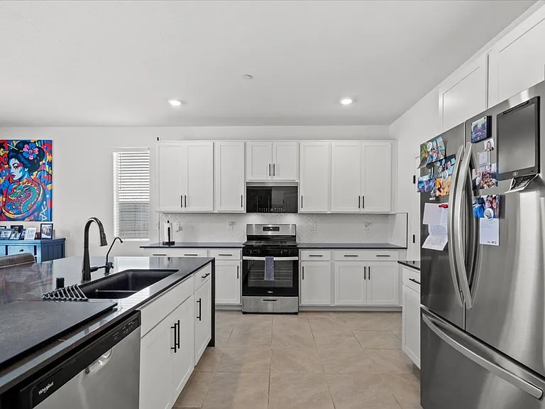 10021 Locking Biner Ave — Photo 9