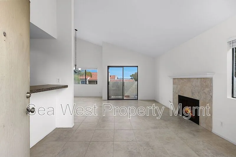 2 bed, 2.0 bath, 1040 sqft, $3,095 — Photo 4