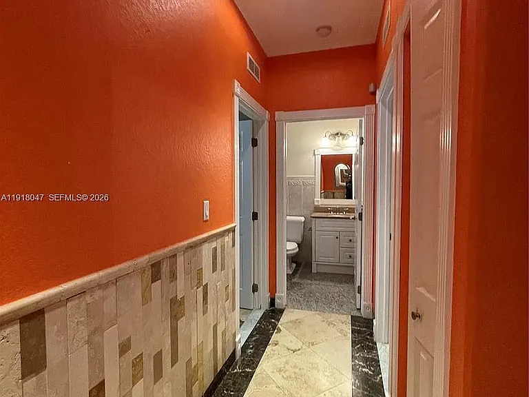 232 SW 7th Ave — Photo 11