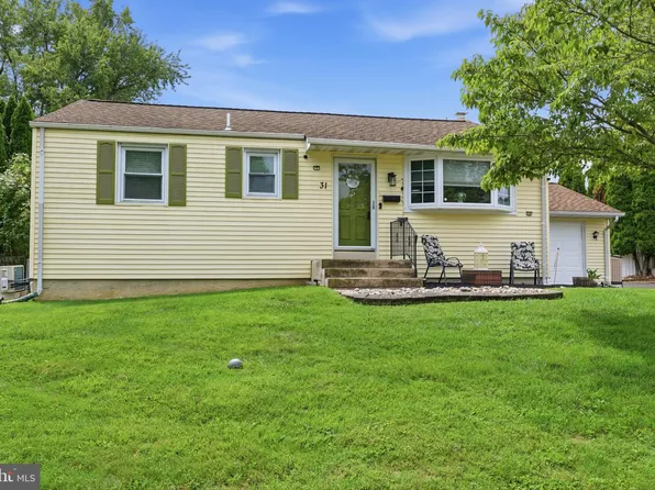 31 Mapleview Dr, Feasterville Trevose, PA 19053