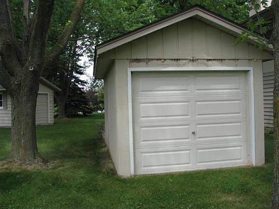 4th image of 21920 W Birchwood Dr
