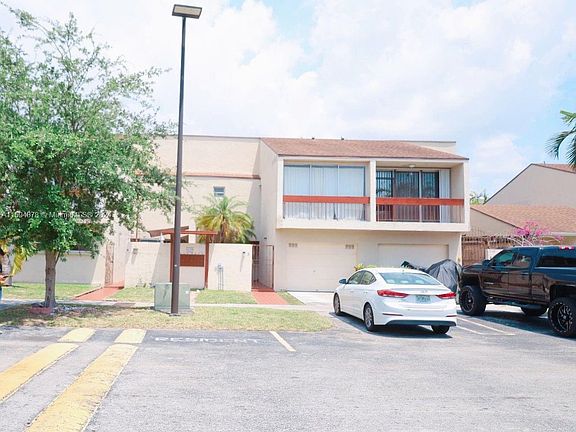 2nd image of 9139 Fontainebleau Blvd APT 4