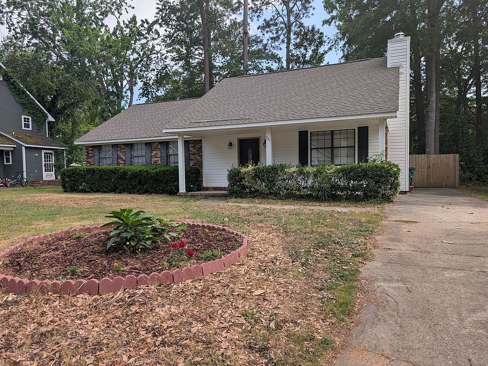 1st image of 741 Cherry Dr SE