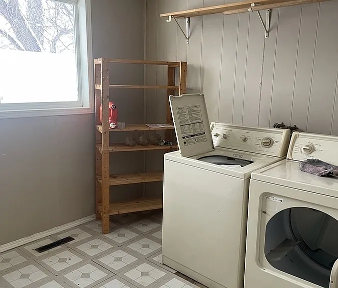 464 Edward St #1 — Photo 3