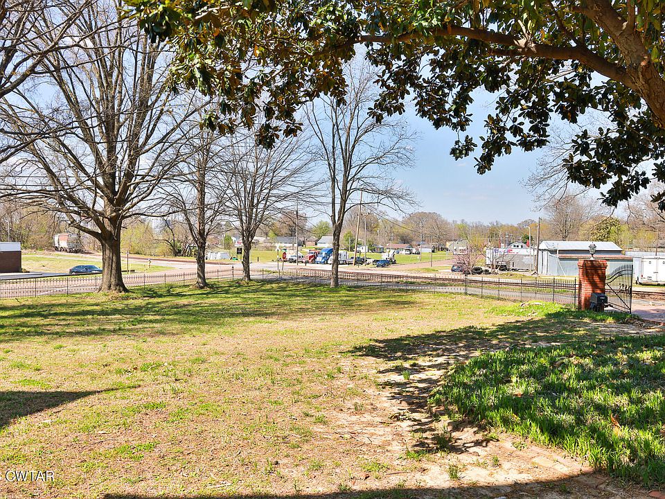 31st image of 203 N McCombs St