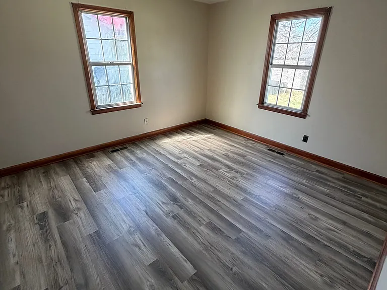 2512 Florence St — Photo 6