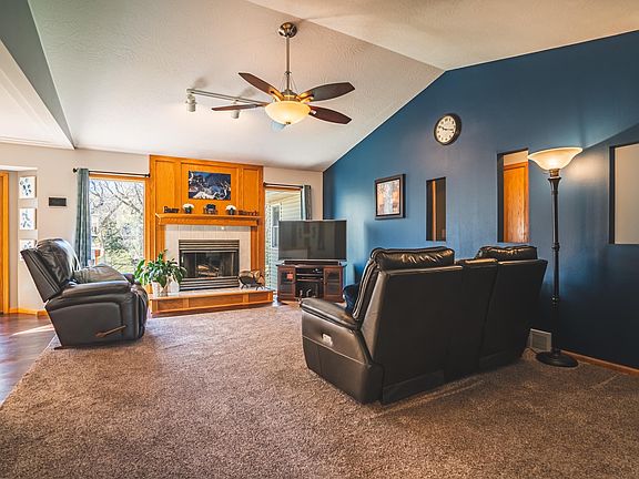 4th image of 3725 Fieldcrest Dr