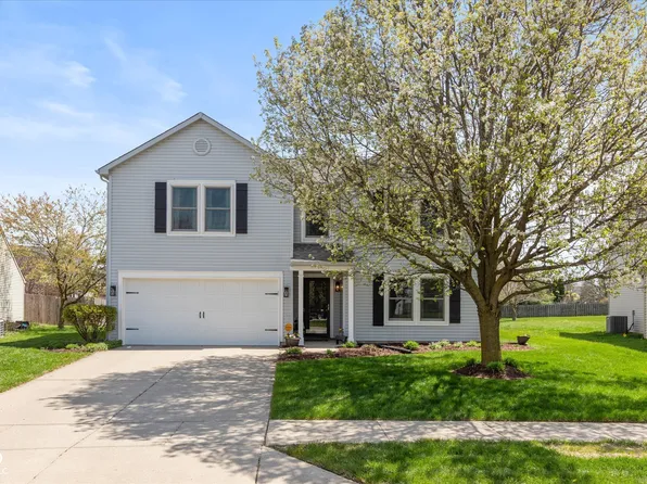 14195 Holly Berry Cir, Fishers, IN 46038