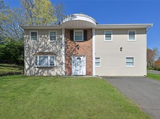 1 Bedford Ct, Spring Valley, NY 10977