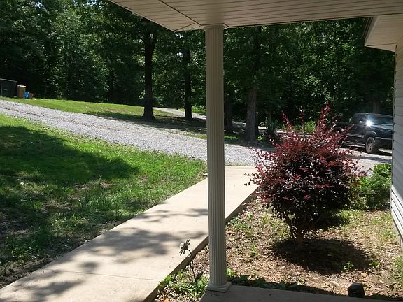 3rd image of 40 Suzanne Ln