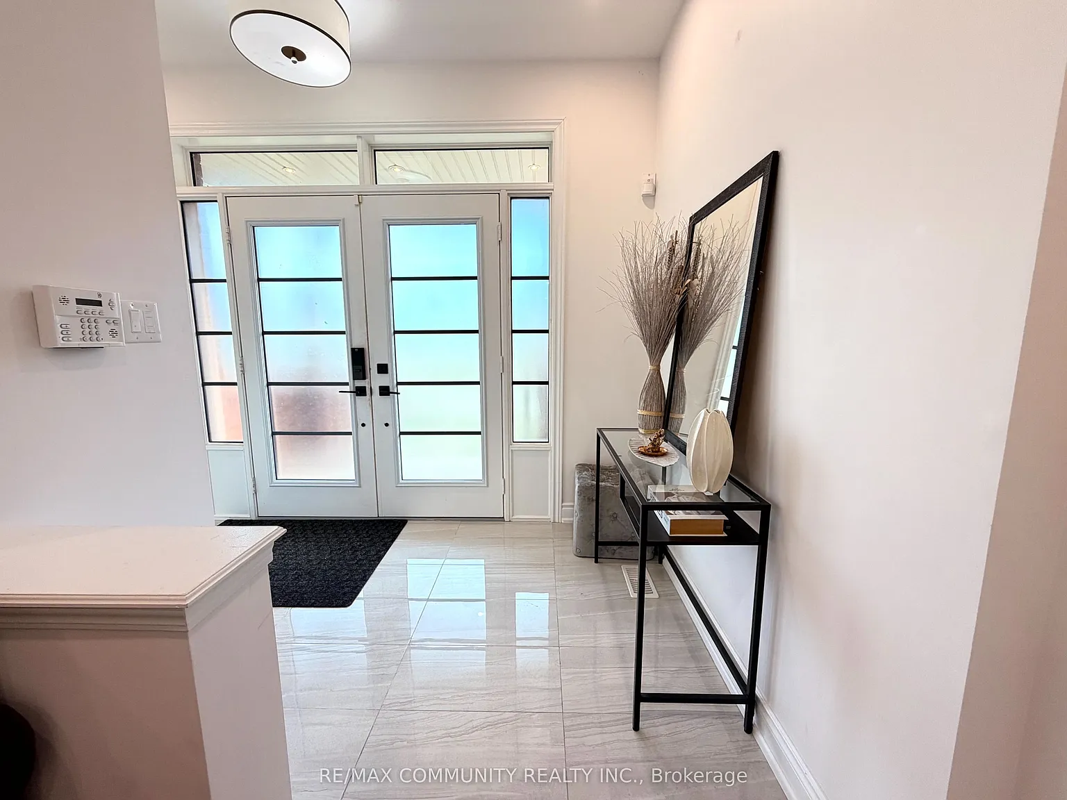 4 bed, $3,800 — Photo 2