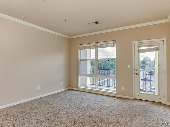 4th image of 600 13th St #832