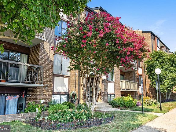 2nd image of 9720 Kingsbridge Dr APT 201