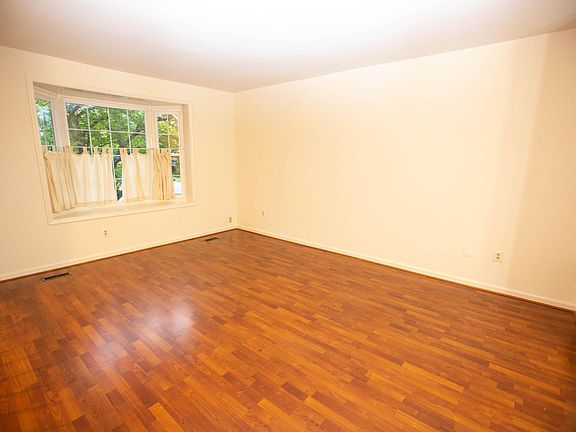 5th image of 11144 Cedarwood Dr