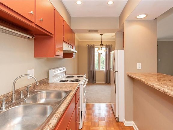 3rd image of 1139 Canterbury Ct APT C