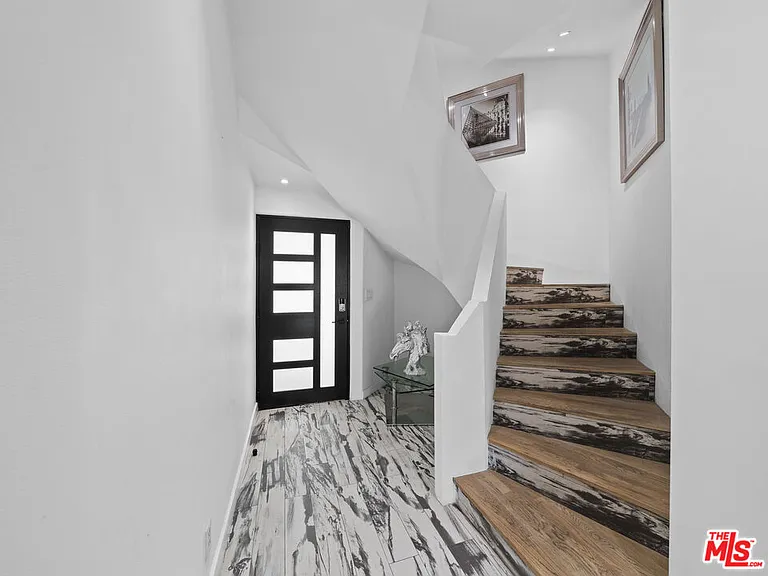 8460 Cole Crest Dr — Photo 5