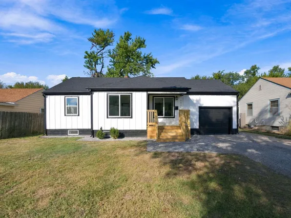 1045 N Ridgewood Dr, Wichita, KS 67208