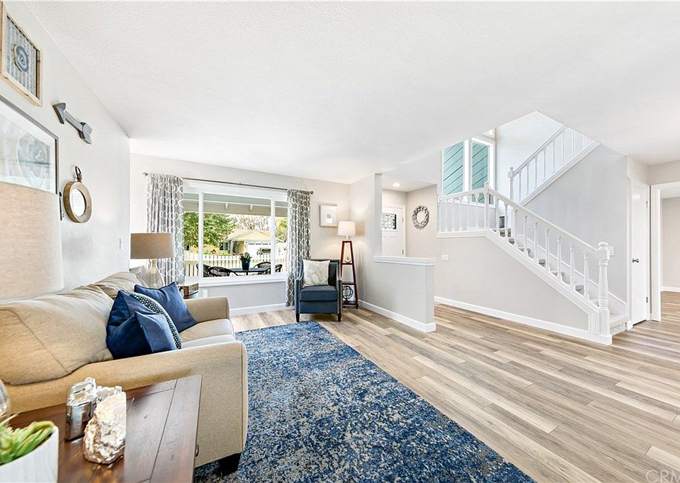 1st image of 30095 Villa Alturas Dr