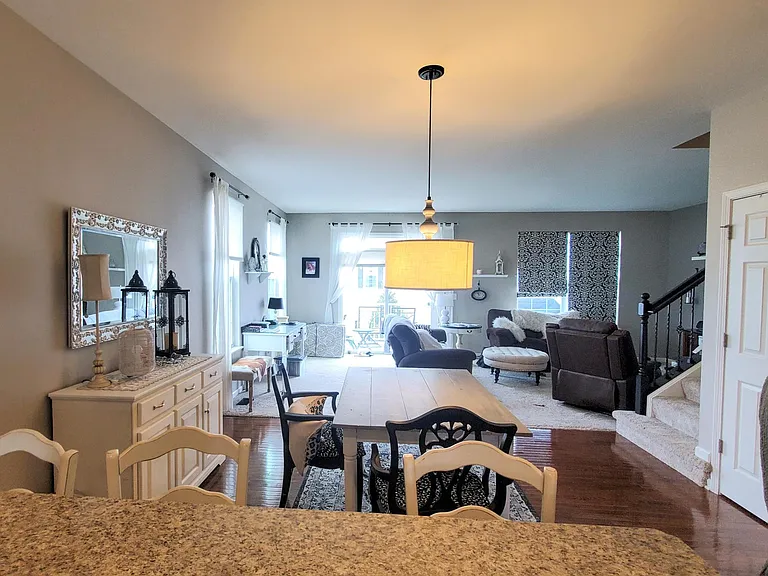 95 Valencia Pkwy — Photo 5