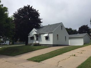 1402 N 1st Ave, Wausau, WI 54401