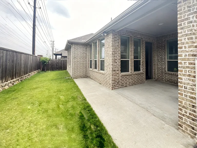 2857 Edinburgh Dr — Photo 22