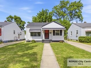 18985 Woodland St, Harper Woods, MI 48225