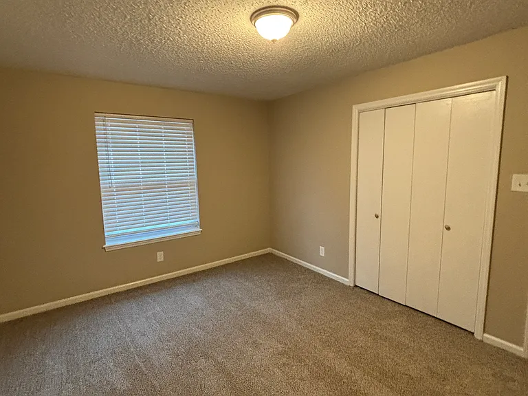 322 E Lee Ave — Photo 23