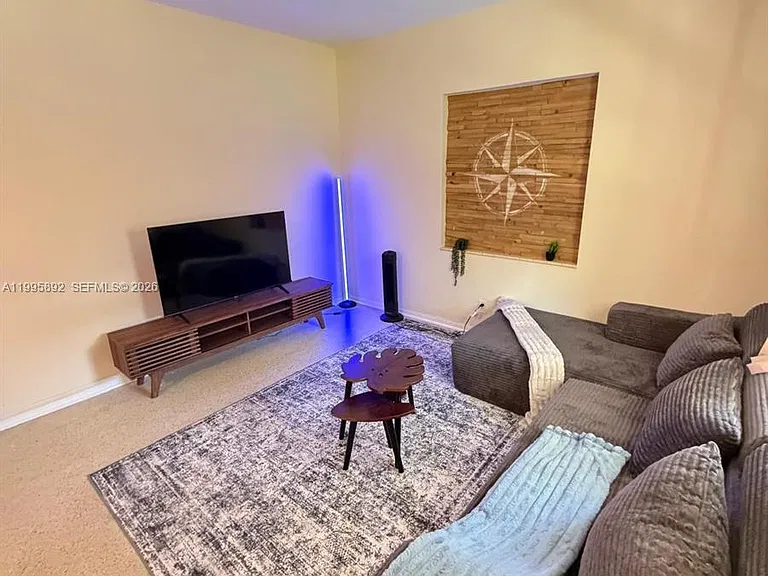 1111 N Victoria Park Rd #3 — Photo 2