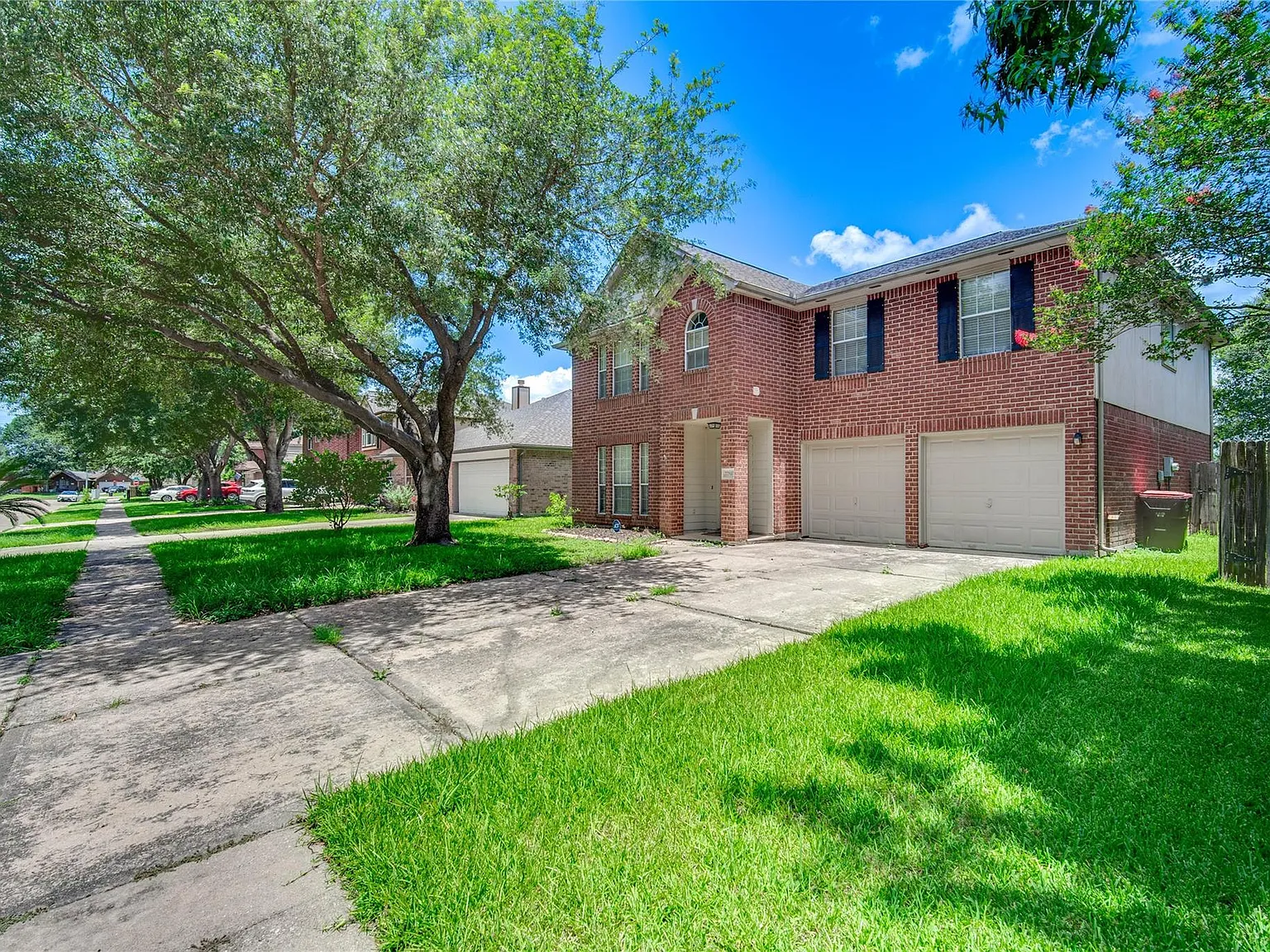 4 bed, 2.5 bath, 2616 sqft, $2,300 — Photo 1