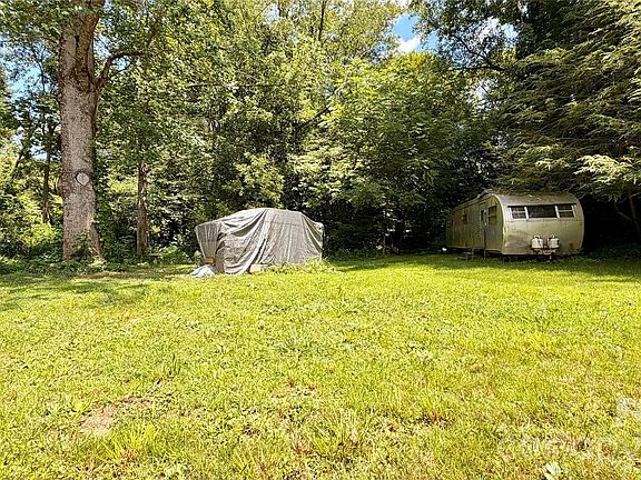 5th image of 404 Blue Ridge Rd