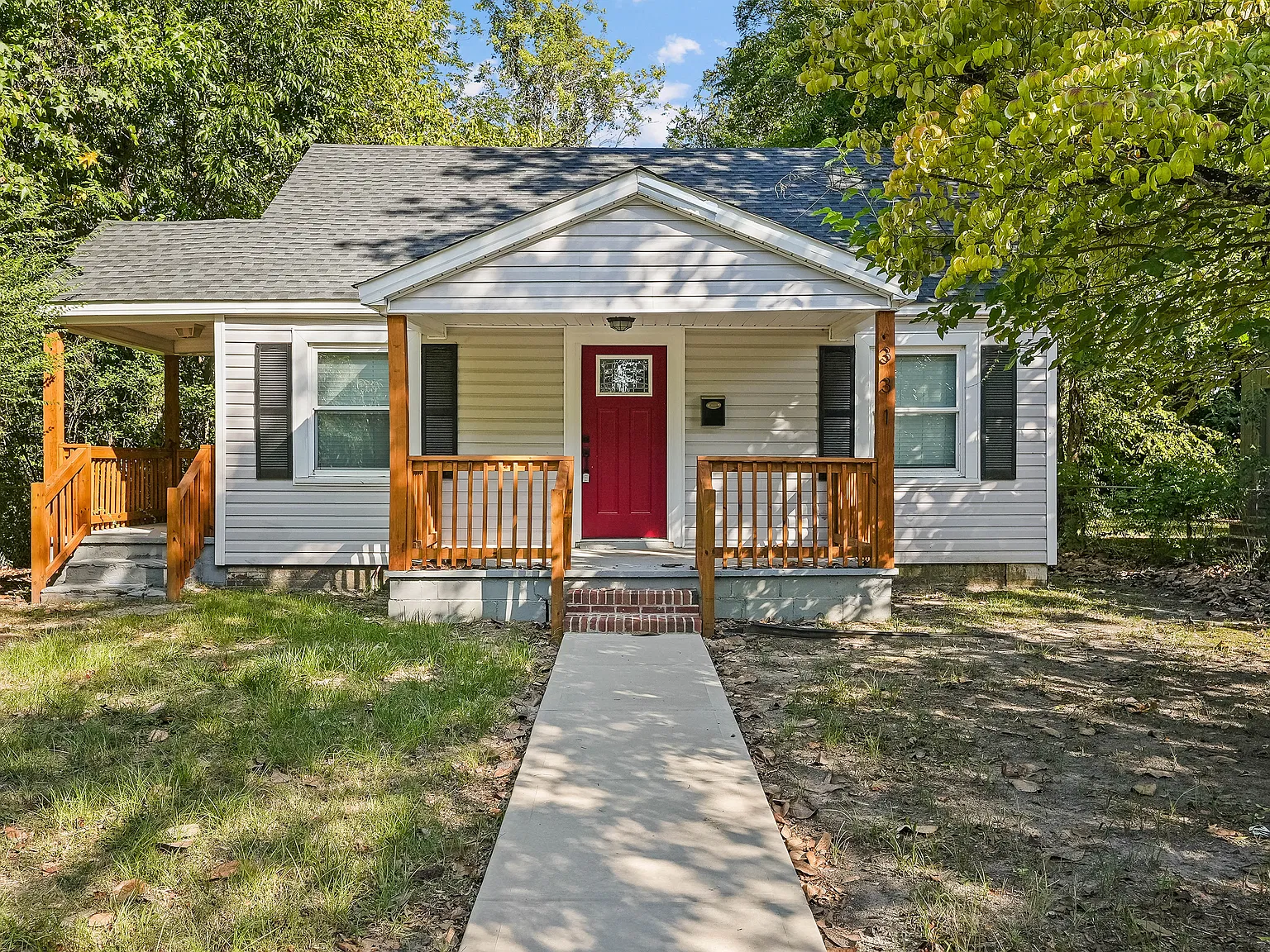 3 bed, 2.0 bath, 1008 sqft, $1,425 — Photo 2