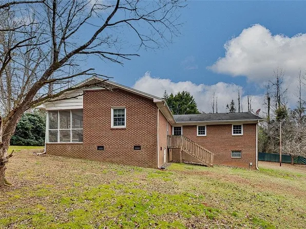 4202 Beaumont Dr, Sophia, NC 27350