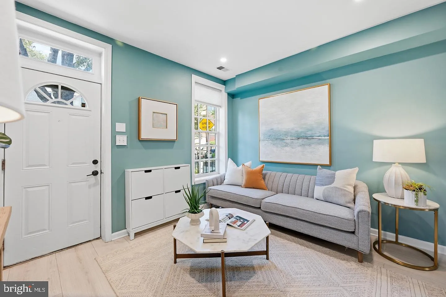 2 bed, 1.5 bath, 1270 sqft, $3,000 — Photo 4