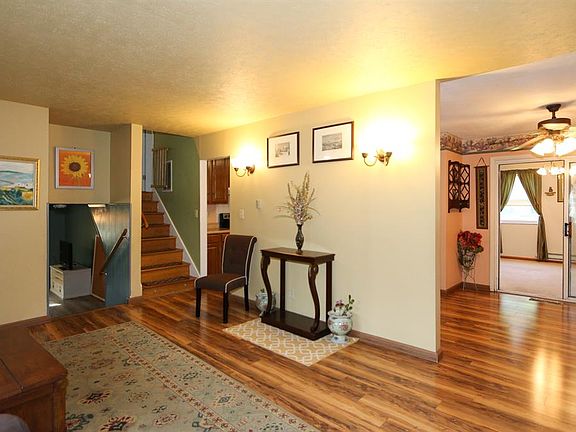 3rd image of 2700 Meadow Park Dr