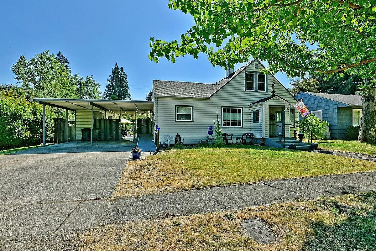 1015 Whitman Ave photo 1