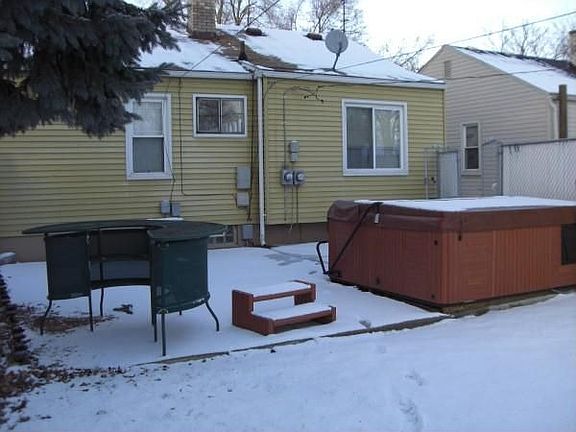 7 person Hot Tub Stays