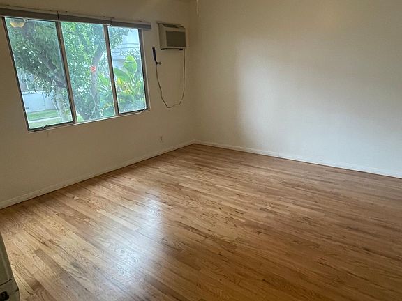 2nd image of 2134 N Lincoln St