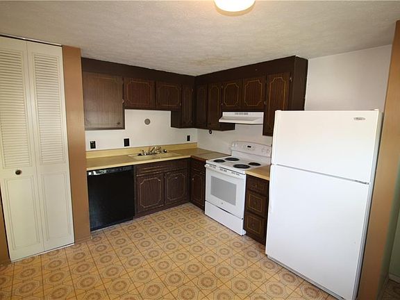 5th image of 106 Carriage Ct