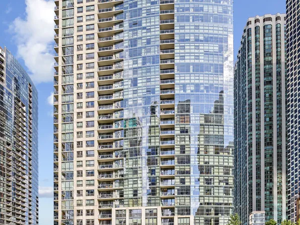 201 N Westshore Dr APT 2608, Chicago, IL 60601