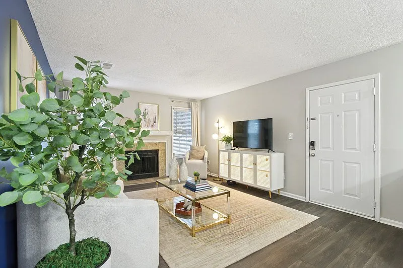 Wood Pointe Apartment Homes — Photo 4