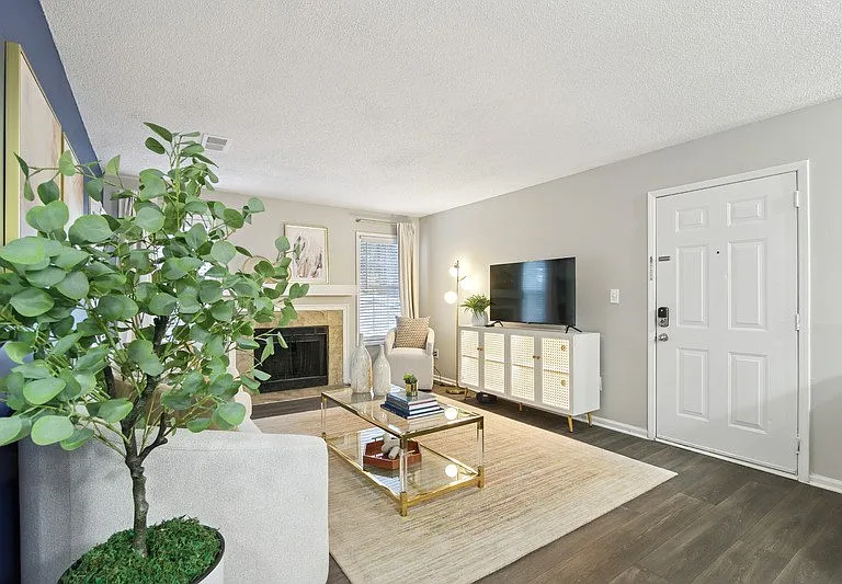 Wood Pointe Apartment Homes — Photo 4