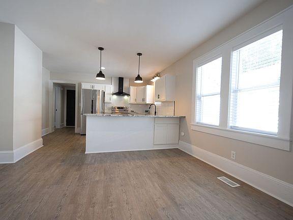 4th image of 318 Bryan St