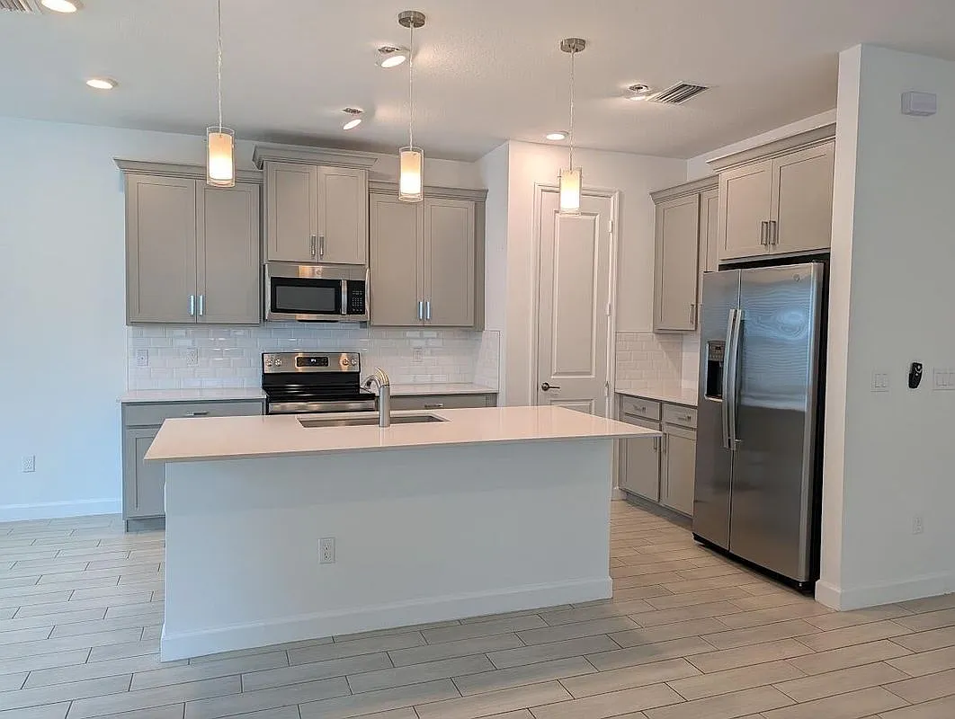 4 bed, 2.5 bath, 2499 sqft, $4,750 — Photo 4